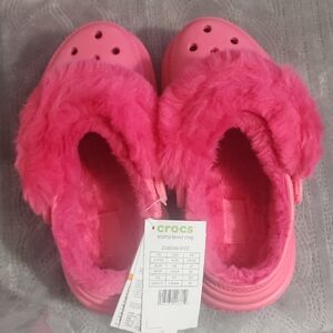 CROCS Unisex Pink Fuzzy Lined Clog Slip-Ons